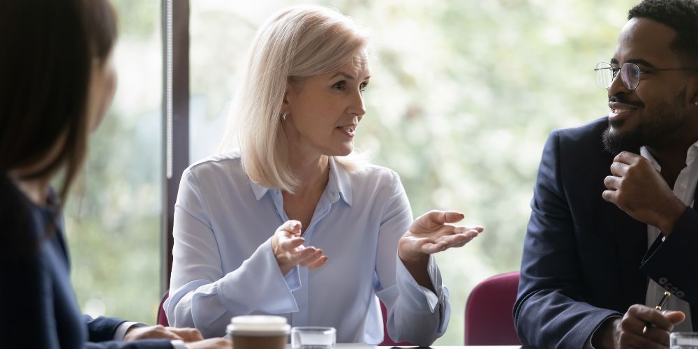 Specialist expert contrasted against a generalist across transformation phases